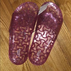 NWT URBAN OUTFITTERS PINK POOL SLIDES